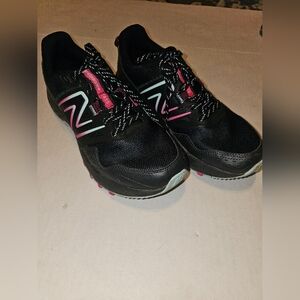 New Balance T410 V8 Trail Runners 9.5  Black Pink Lace Up Athletic Shoes Sneaker